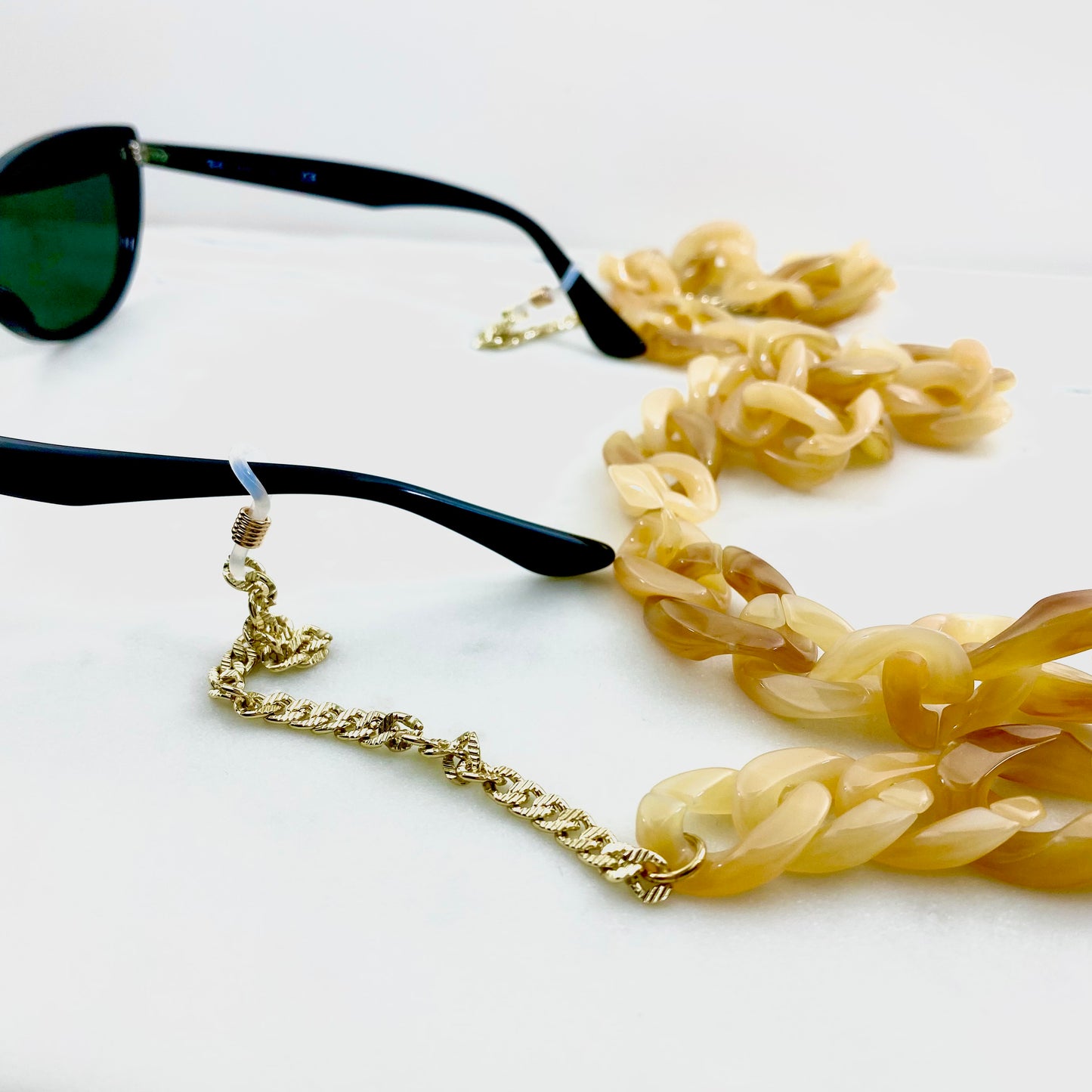 amber glasses chain