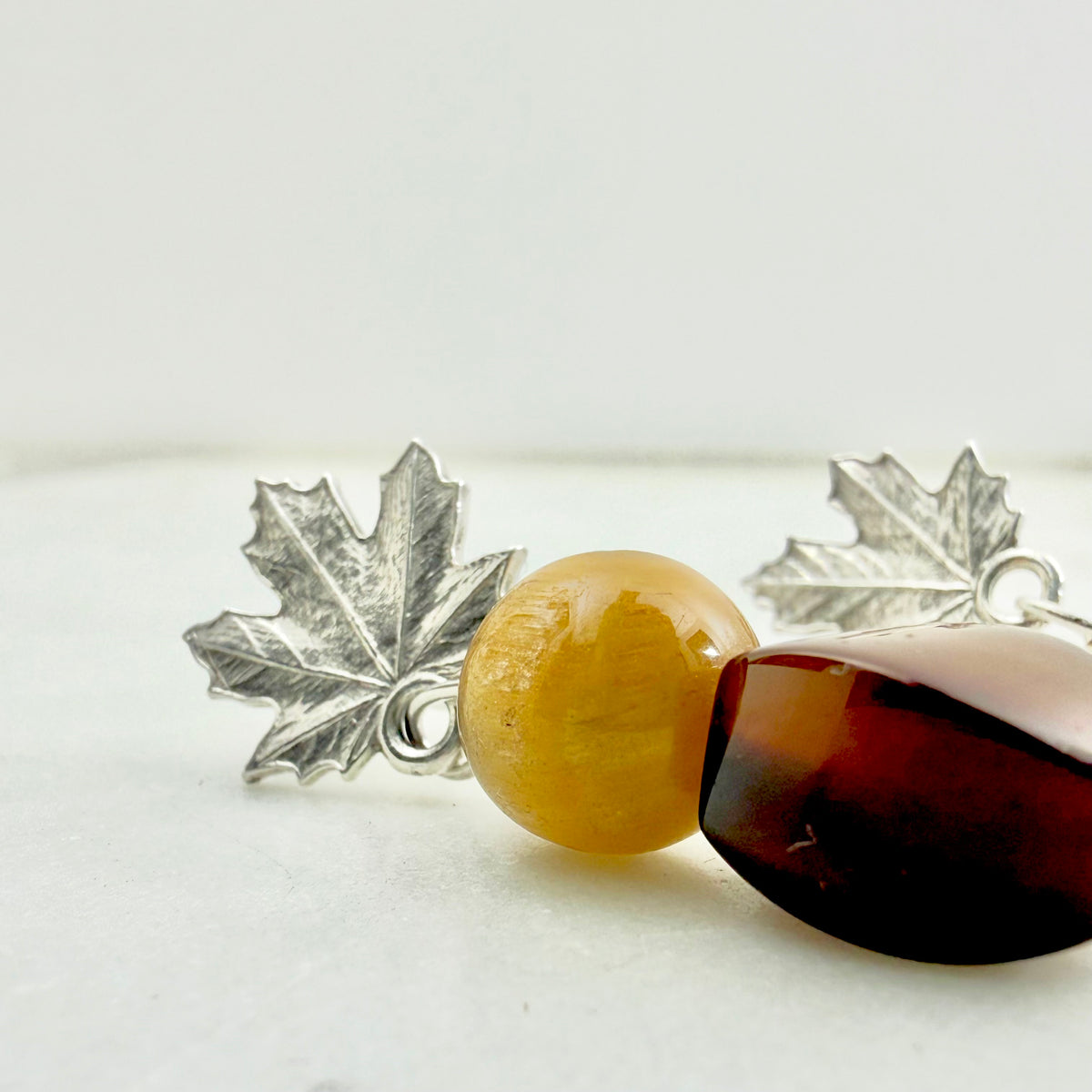 maple leaf earrings με ορειχάλκινο ασημί φύλλο