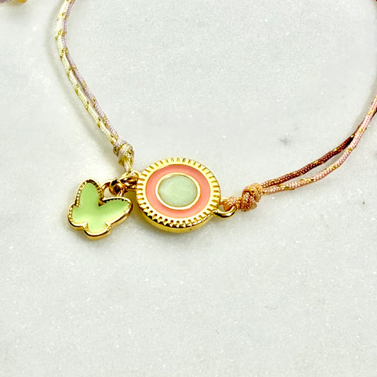 μαρτάκι βραχιόλι με πεταλούδα και στρογγυλό στοιχείο σε pastel αποχρώσεις