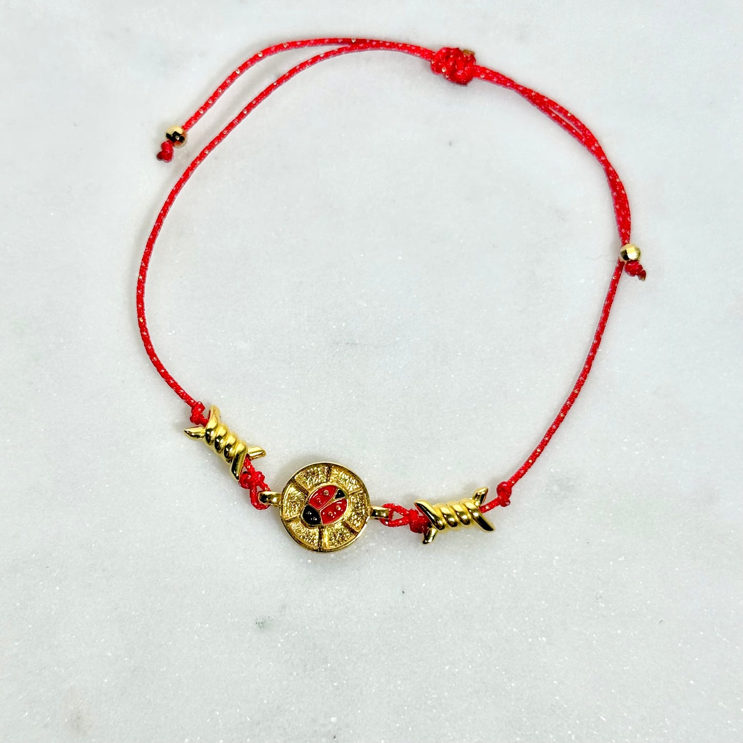  μαρτάκι-βραχιόλι με πασχαλίτσα σε κόκκινο κορδόνι