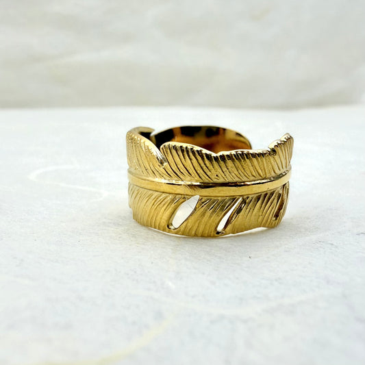 ατσάλινο δαχτυλίδι με feather-inspired σχέδιο