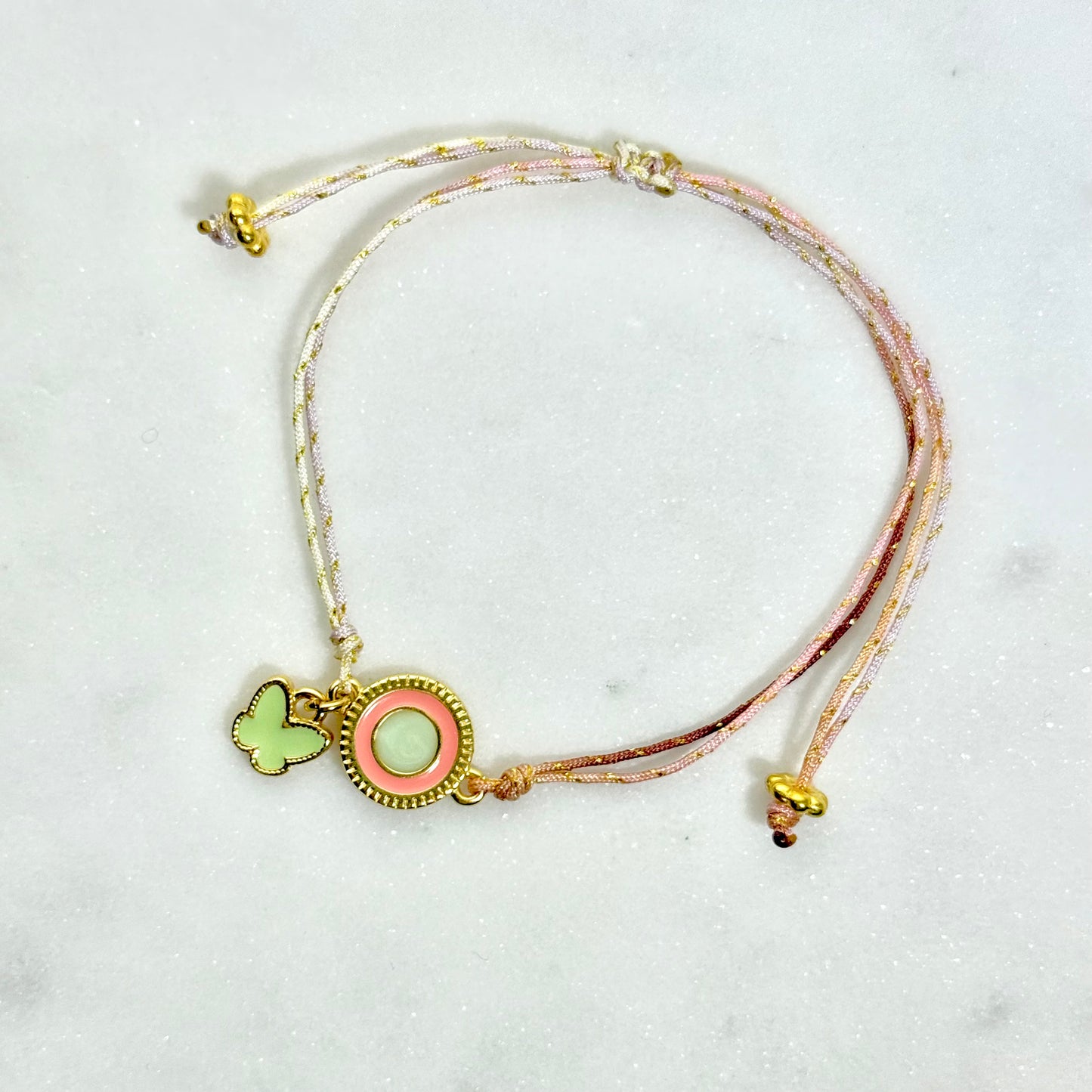 μαρτάκι βραχιόλι με πεταλούδα και στρογγυλό στοιχείο σε pastel αποχρώσεις