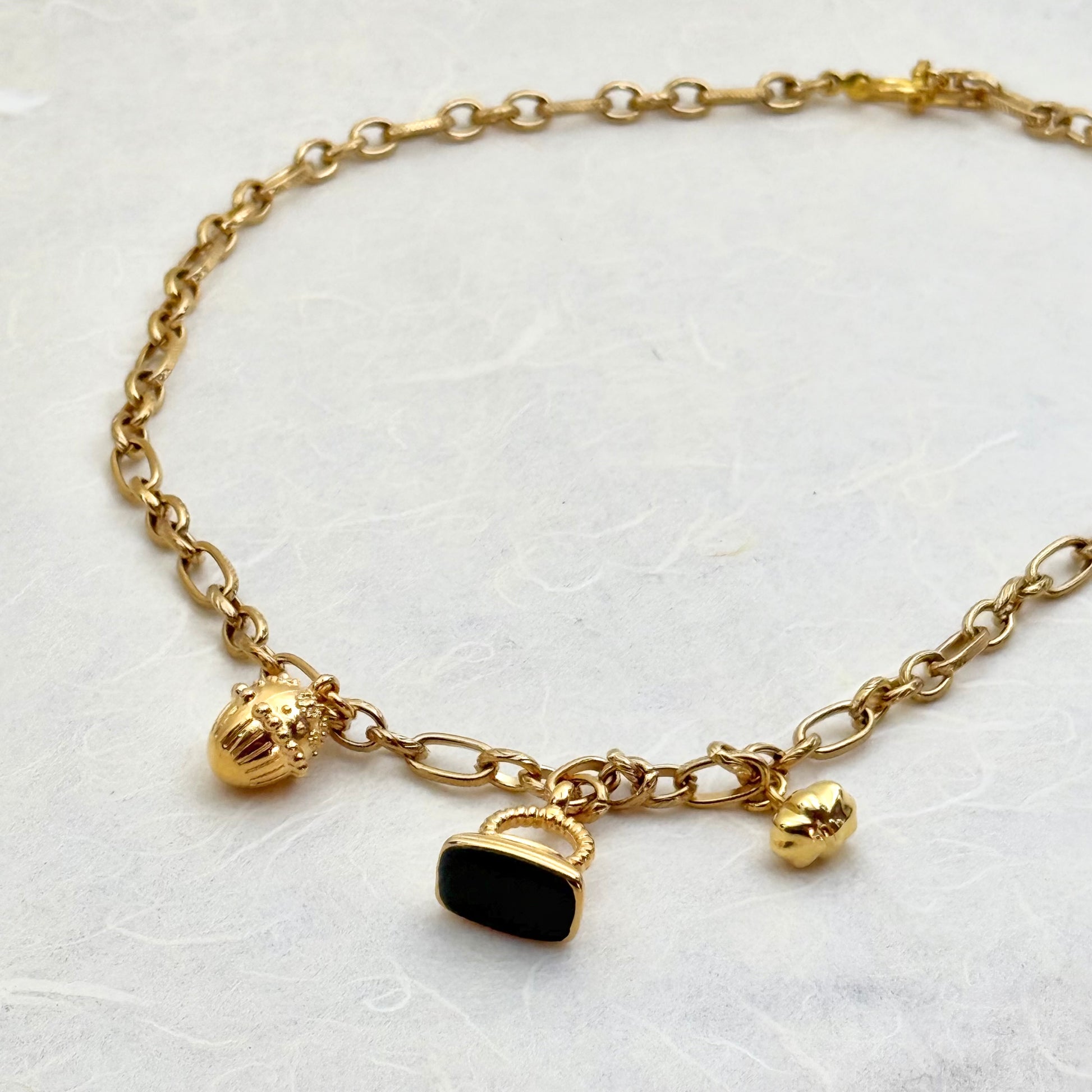Χειροποίητο κολιέ Forest Charm Necklace με χρυσή αλυσίδα και charms