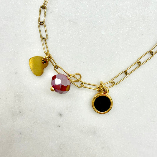 βραχιόλι με ατσάλινη αλυσίδα, gold chain with heart, crystal, and black charm for a modern look